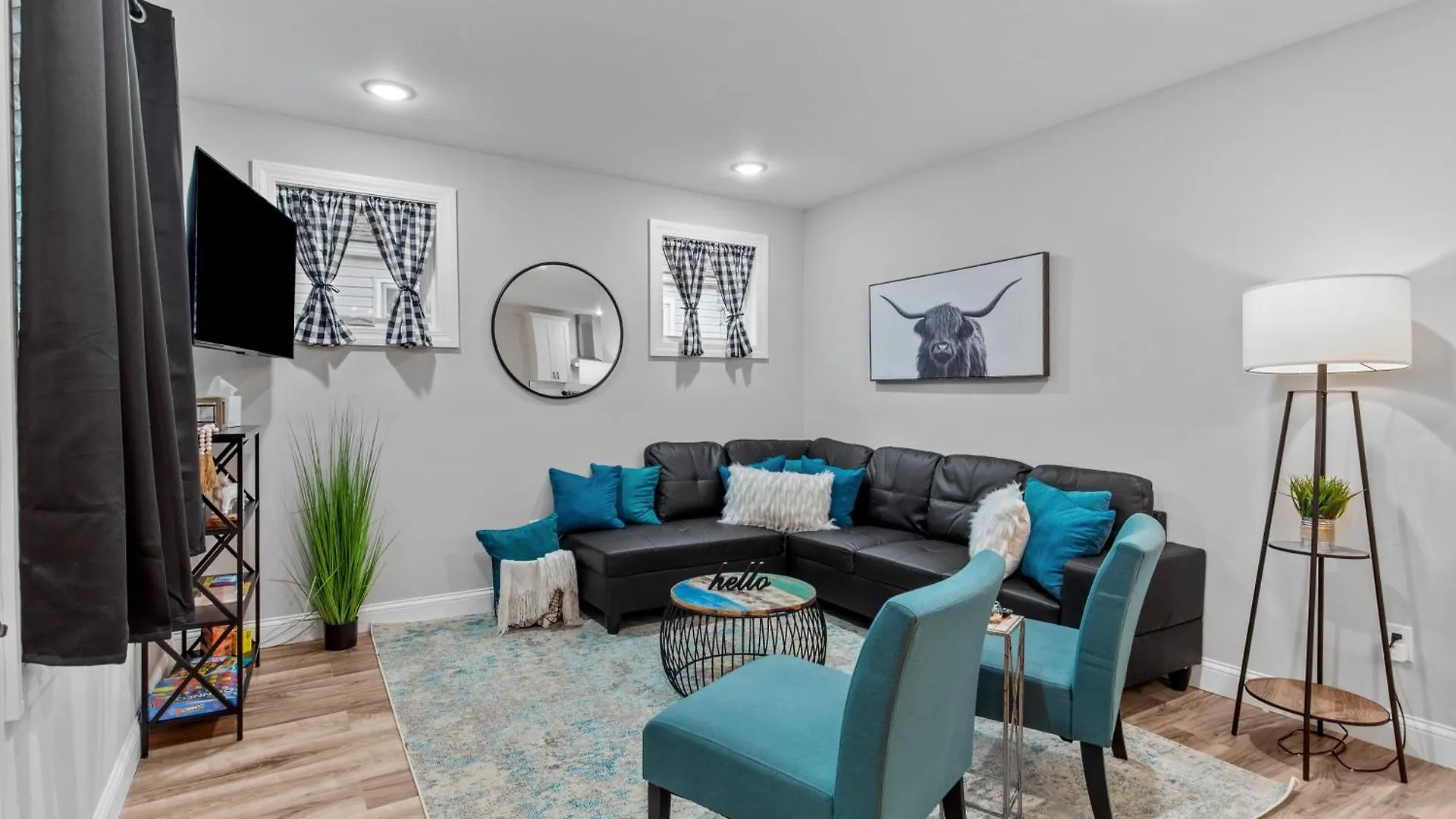 4456 Blue Door Bungalow Saint-Louis
